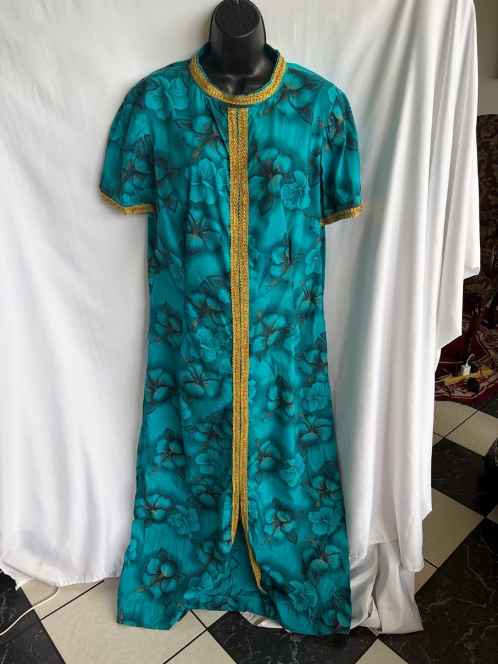 Vintage 1970’s Hawaiian Maxi Caftan Kaftan MuMu MuuMuu House Dress 23” PTP, 54”L